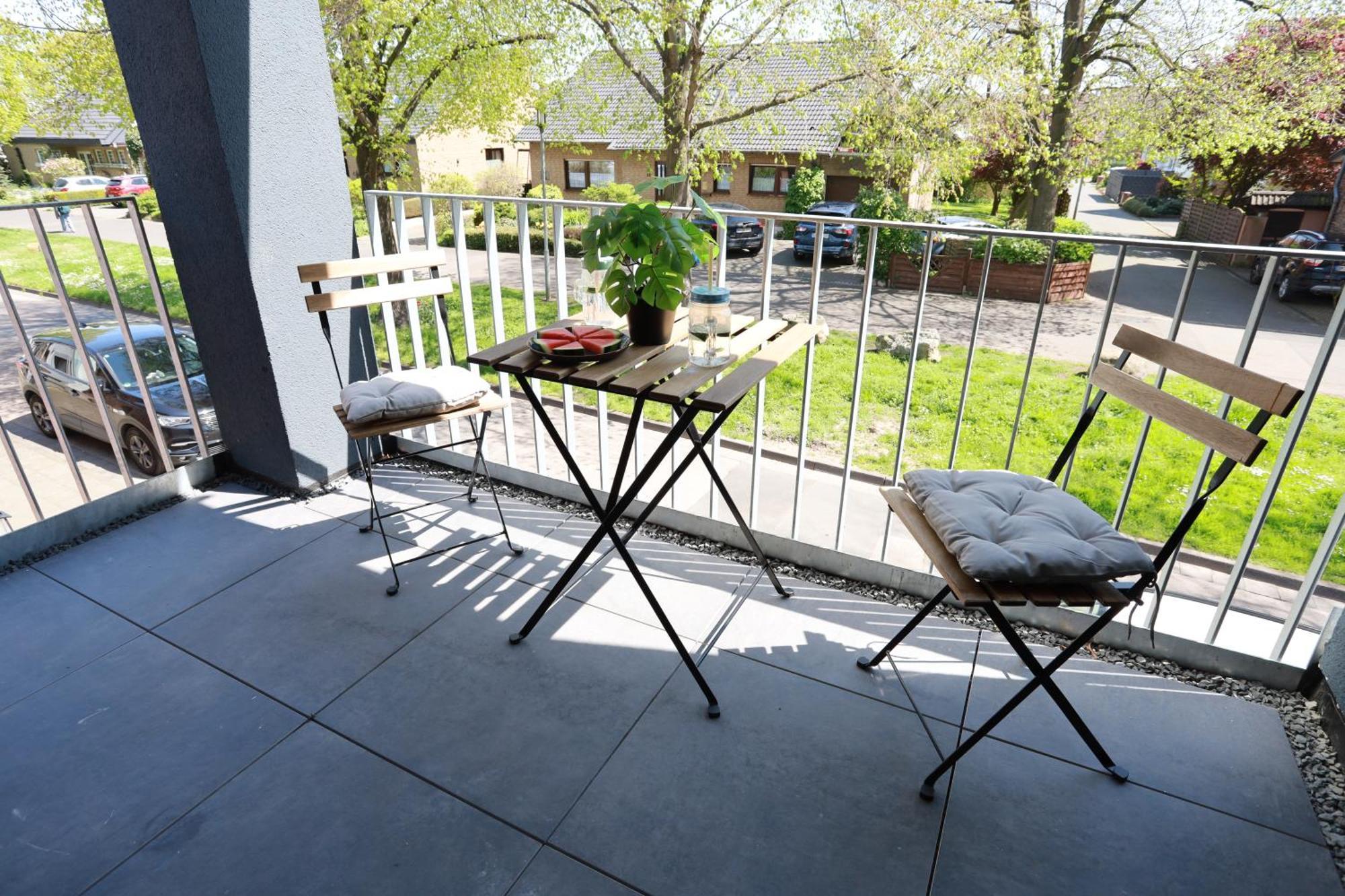 London Apartment Erfstadt: Family & Business Haven near Cologne Erftstadt Exterior photo