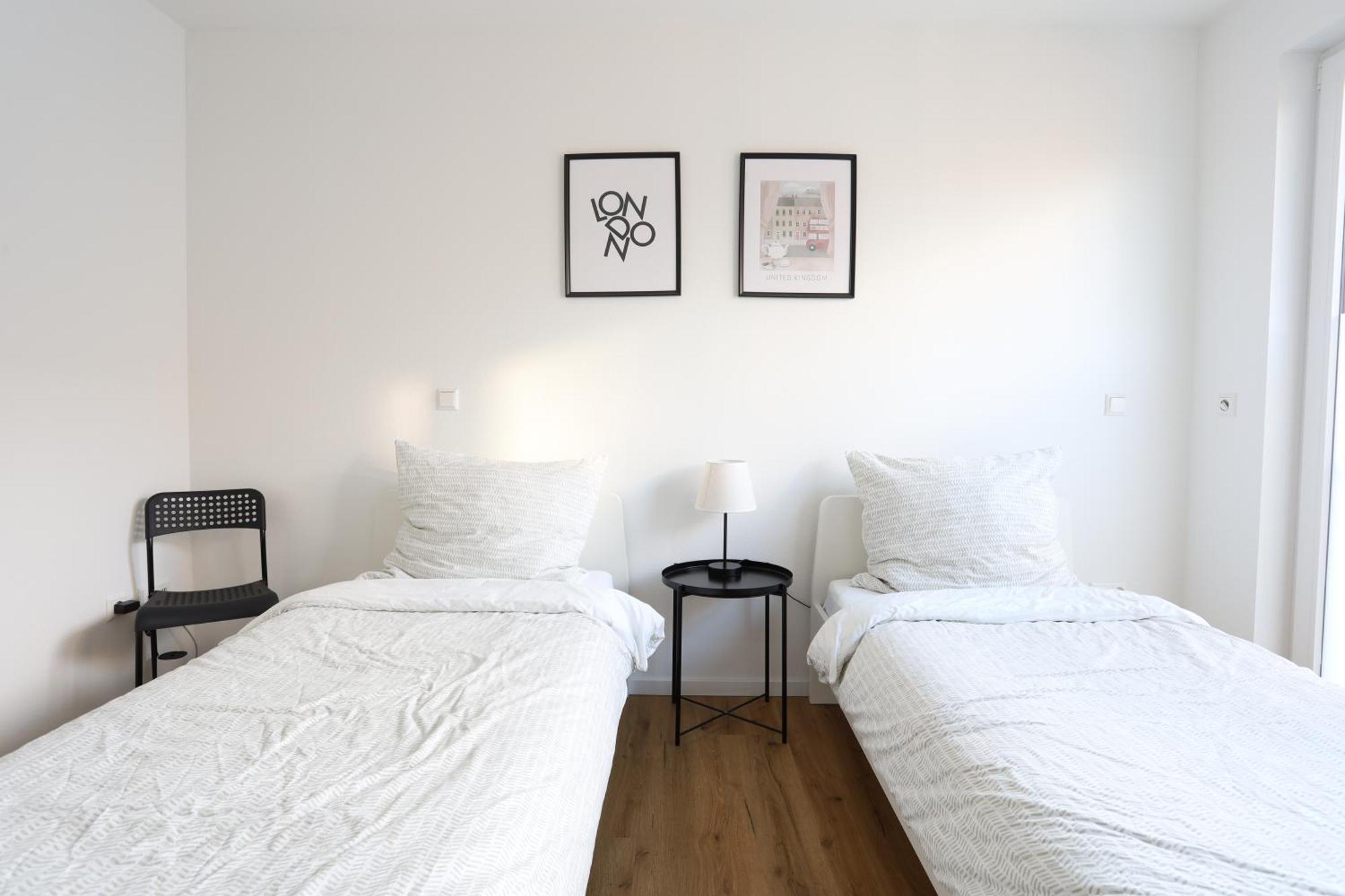 London Apartment Erfstadt: Family & Business Haven near Cologne Erftstadt Exterior photo